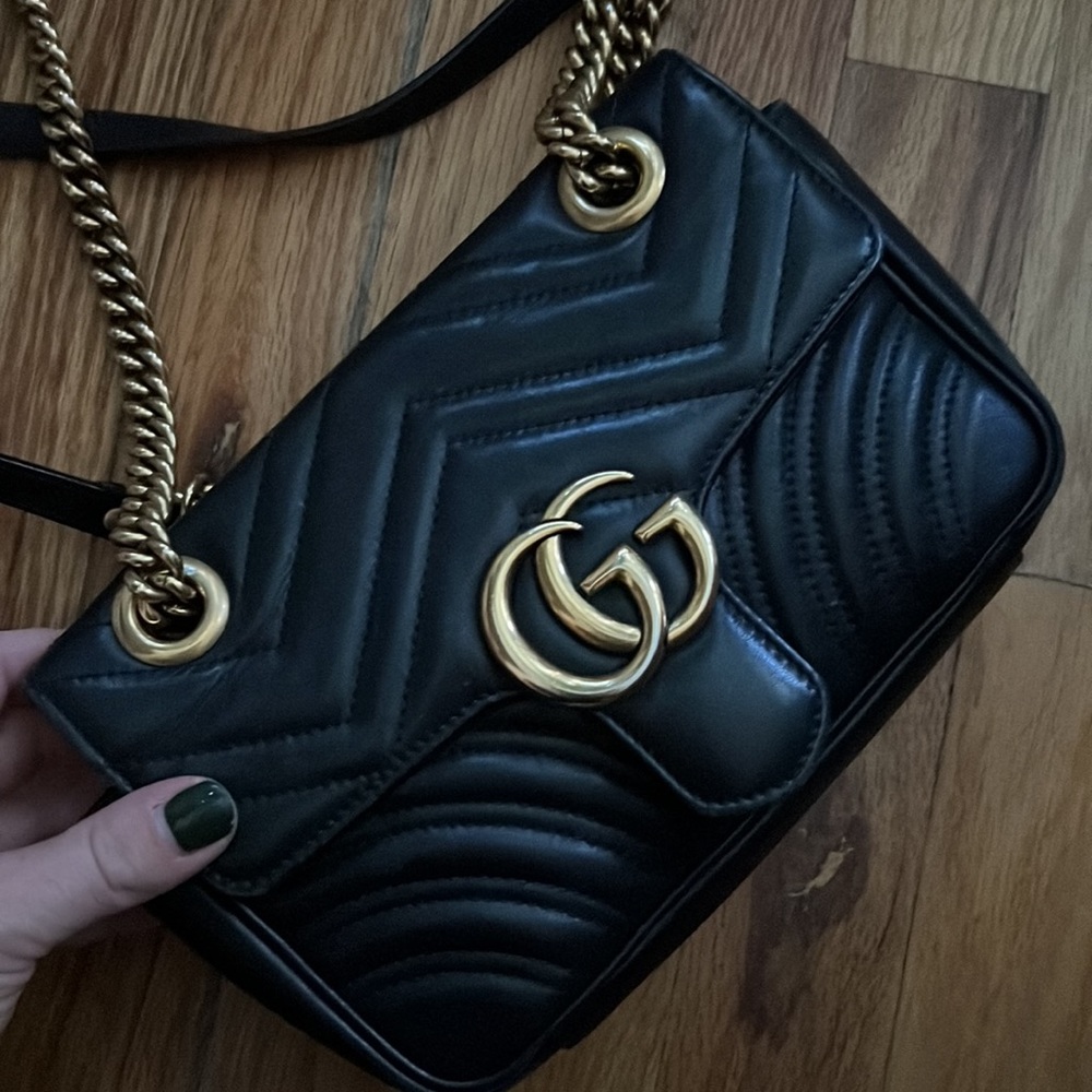 100% authentic Gucci marmont black leather handbag with gold chain hardware - Picture 4 of 15